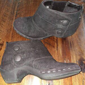 Merrell Luxe Black Button Leather Booties